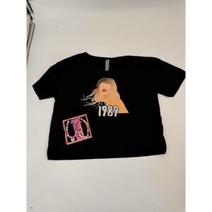 TAYLOR SWIFT T-SHIRT AND FRIENDSHIP BRACELETS